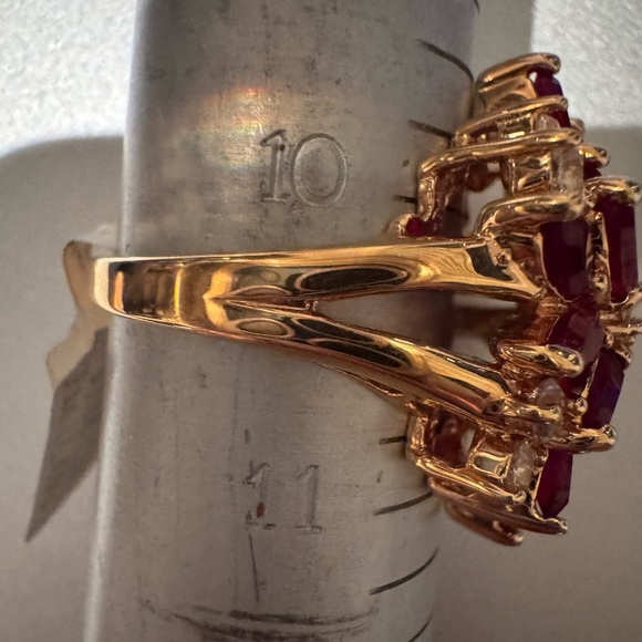 Vintage Gold Electroplated Ring Cocktail Size 10 Marquise Shaped Cut Red Crystal - Picture 13 of 16